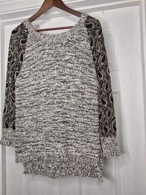 Escio Ribbon Woven Sweater with Patterned Black & Cream Sleeves Large
